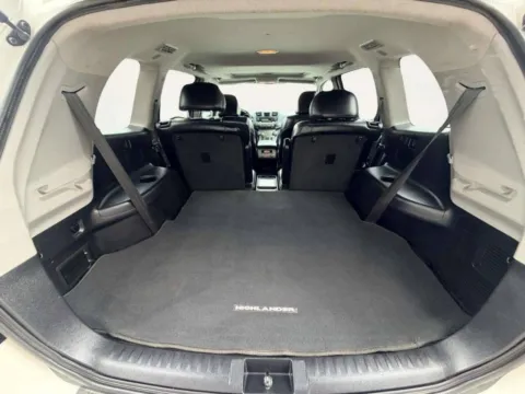 More photos of 2010 Toyota Highlander SE at Your Choice Autos - Joliet, IL