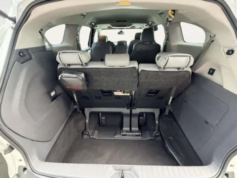More photos of 2023 Toyota Sienna XLE 7 Passenger 4dr Mini Van at Your Choice Autos - Joliet, IL