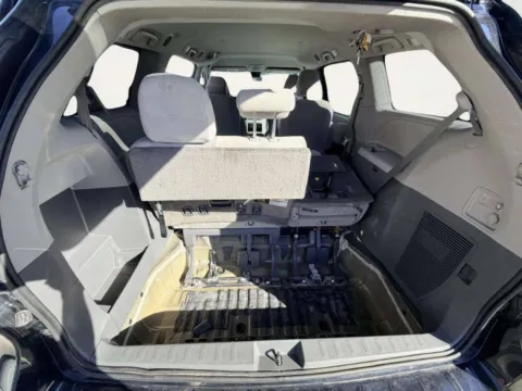 More photos of 2019 Toyota Sienna L at Your Choice Autos - Joliet, IL