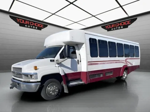 White 2005 Chevrolet CC5500 4X2 2dr Regular Cab 166 259 in. WB for sale in Joliet, IL