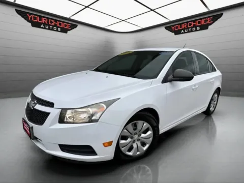 White 2013 Chevrolet Cruze LS for sale in Joliet, IL