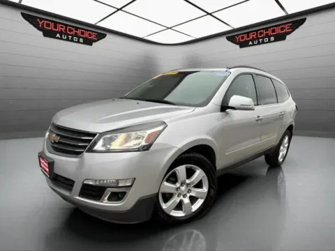 Silver 2017 Chevrolet Traverse LT for sale in Joliet, IL