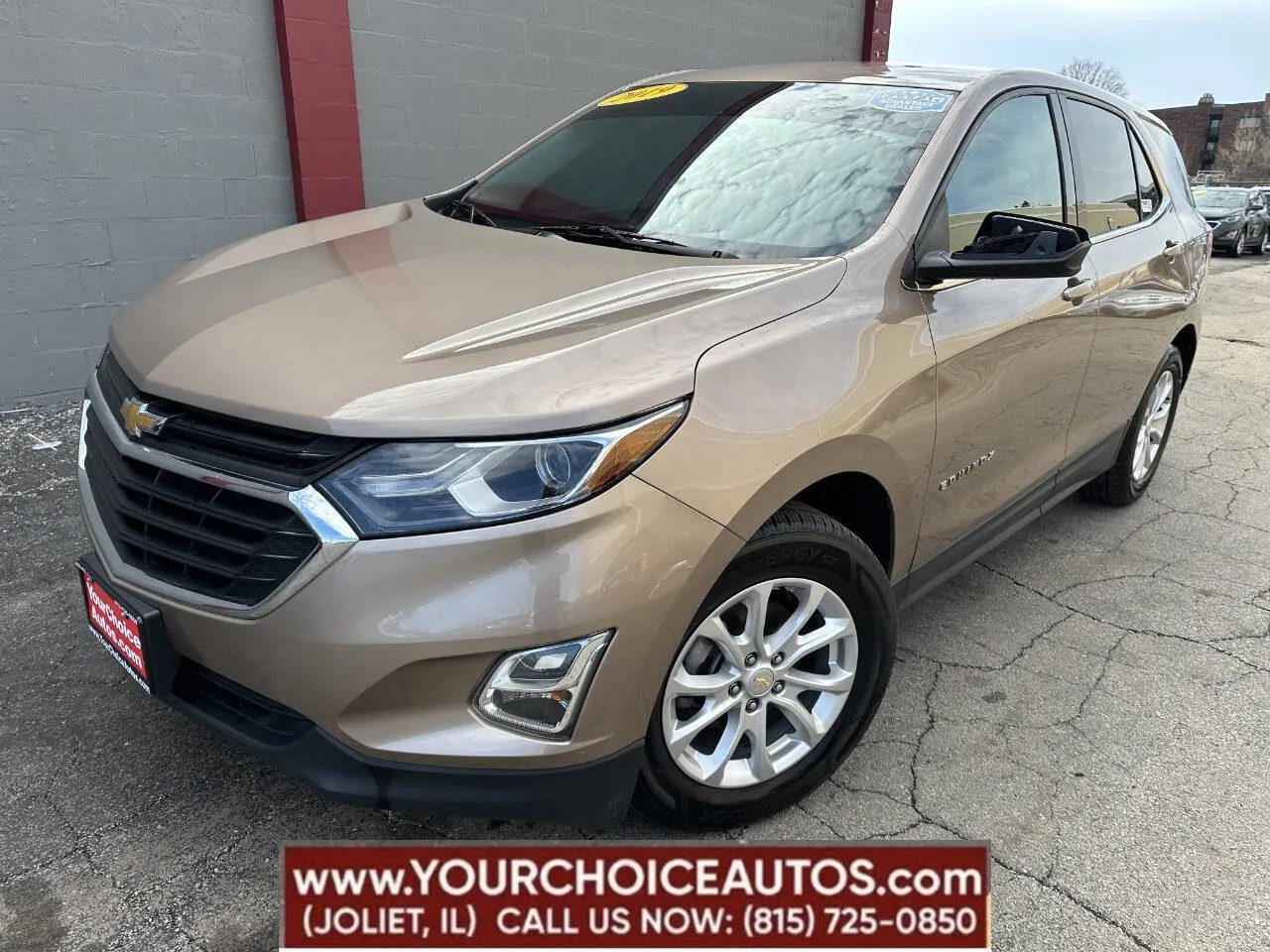 Beige 2019 Chevrolet Equinox LT for sale in Joliet, IL
