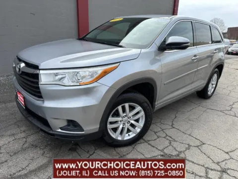 Silver 2015 Toyota Highlander LE 4dr SUV (3.5L V6) for sale in Joliet, IL