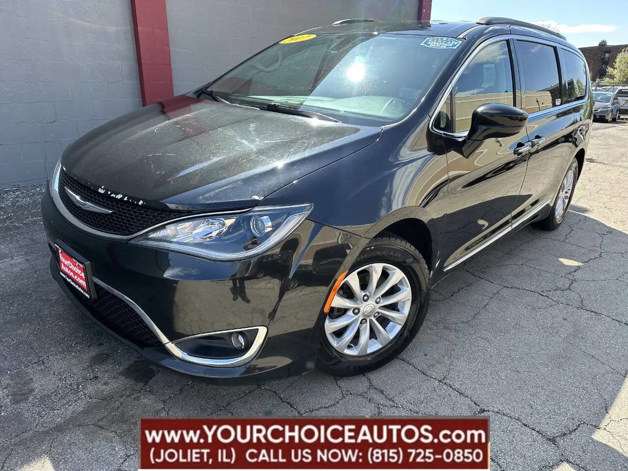 Black 2017 Chrysler Pacifica Touring-L for sale in Joliet, IL