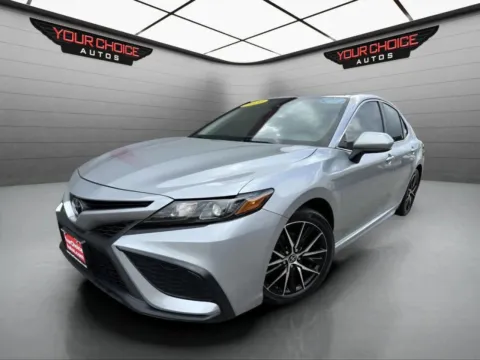 Silver 2021 Toyota Camry SE AWD 4dr Sedan for sale in Joliet, IL