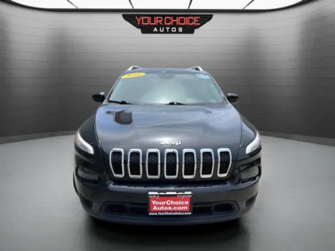 Photos of 2018 Jeep Cherokee Latitude for sale in Joliet, IL at Your Choice Autos - Joliet