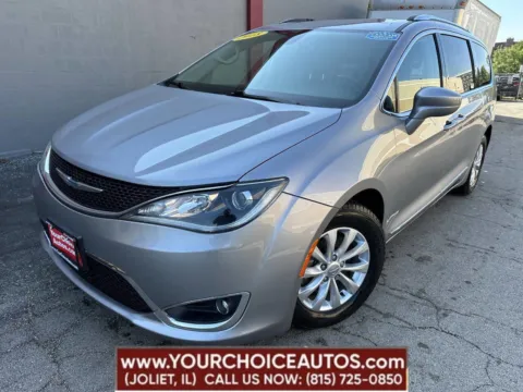 Silver 2018 Chrysler Pacifica Touring L Plus for sale in Joliet, IL