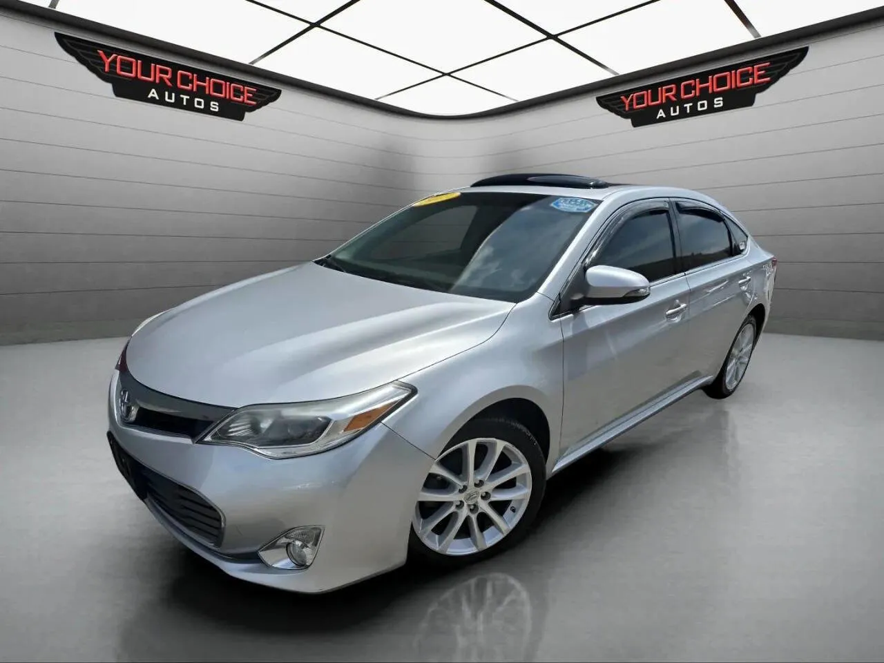 Silver 2013 Toyota Avalon XLE 4dr Sedan for sale in Joliet, IL