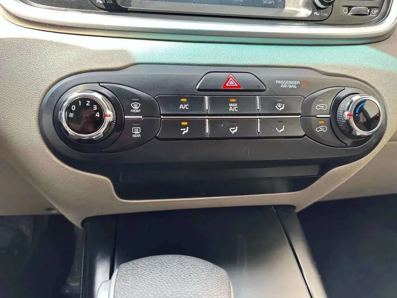 2020 Kia Sorento LX - Photo 15