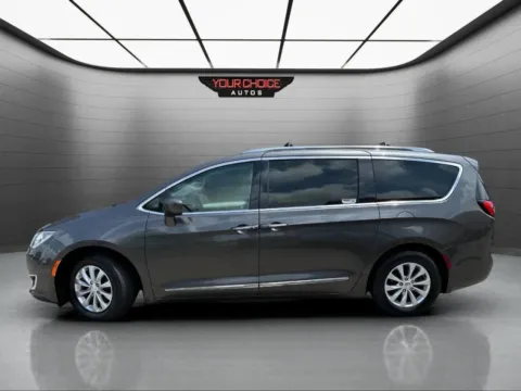 Photos of 2018 Chrysler Pacifica Touring L for sale in Joliet, IL at Your Choice Autos - Joliet