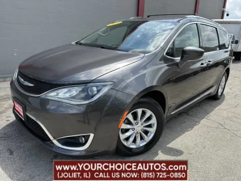 Gray 2018 Chrysler Pacifica Touring L for sale in Joliet, IL