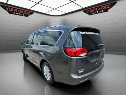 Another view of 2018 Chrysler Pacifica Touring L for sale in Joliet, IL at Your Choice Autos - Joliet