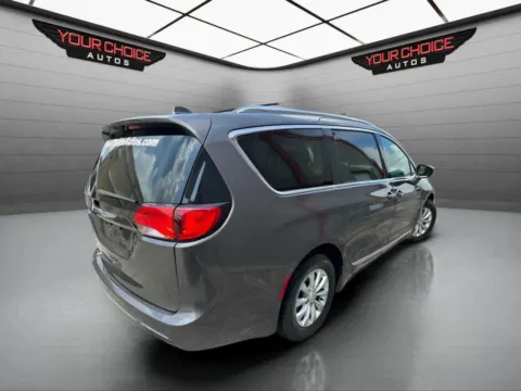 More photos of 2018 Chrysler Pacifica Touring L at Your Choice Autos - Joliet, IL