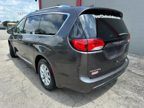 Another view of 2018 Chrysler Pacifica Touring L for sale in Joliet, IL at Your Choice Autos - Joliet