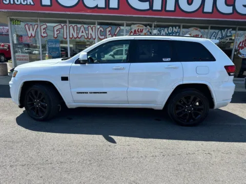 Photos of 2019 Jeep Grand Cherokee Altitude for sale in Joliet, IL at Your Choice Autos - Joliet