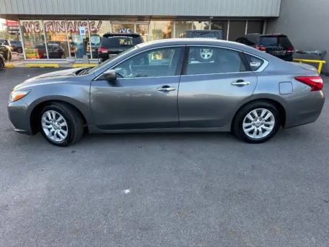 Photos of 2016 Nissan Altima 2.5 4dr Sedan for sale in Joliet, IL at Your Choice Autos - Joliet