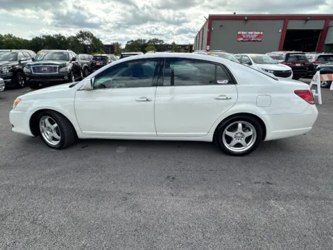 Photos of 2009 Toyota Avalon Limited 4dr Sedan for sale in Joliet, IL at Your Choice Autos - Joliet