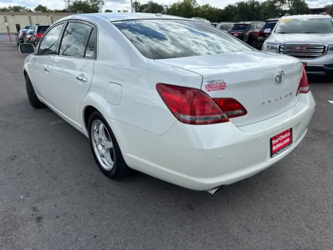 Another view of 2009 Toyota Avalon Limited 4dr Sedan for sale in Joliet, IL at Your Choice Autos - Joliet