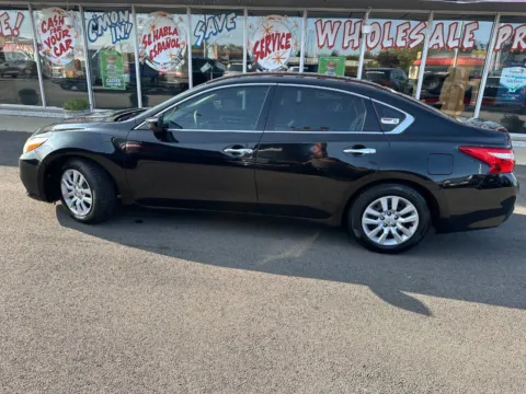 Photos of 2016 Nissan Altima 2.5 4dr Sedan for sale in Joliet, IL at Your Choice Autos - Joliet