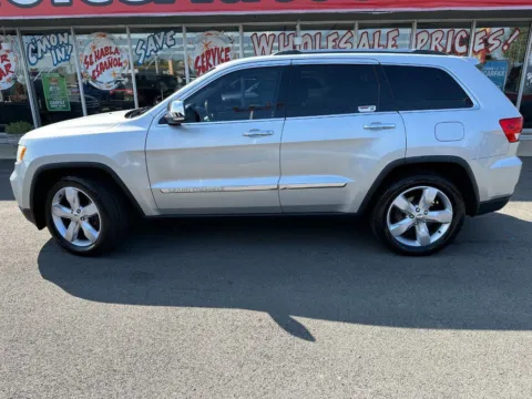 Photos of 2011 Jeep Grand Cherokee Overland for sale in Joliet, IL at Your Choice Autos - Joliet