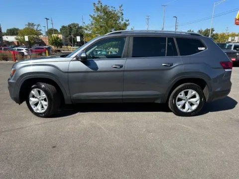 Photos of 2019 Volkswagen Atlas 3.6L V6 SE for sale in Joliet, IL at Your Choice Autos - Joliet