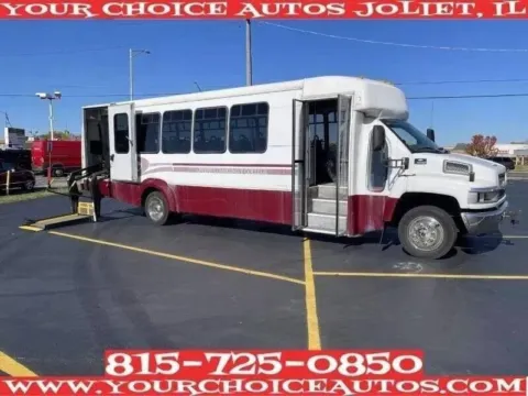 White 2005 Chevrolet CC5500 4X2 2dr Regular Cab 166 259 in. WB for sale in Joliet, IL