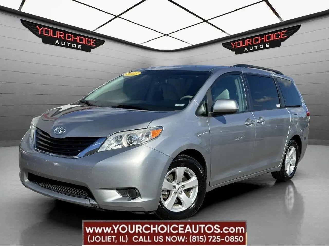 Gray 2013 Toyota Sienna LE 8 Passenger 4dr Mini Van for sale in Joliet, IL
