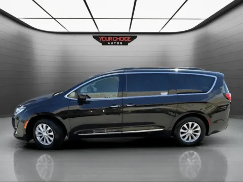Photos of 2017 Chrysler Pacifica Touring-L for sale in Joliet, IL at Your Choice Autos - Joliet