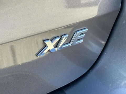 More photos of 2019 Toyota Sienna XLE 8 Passenger 4dr Mini Van at Your Choice Autos - Joliet, IL