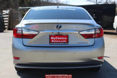 More photos of 2016 Lexus ES 300h Hybrid at My Choice Motors - Elmhurst, IL
