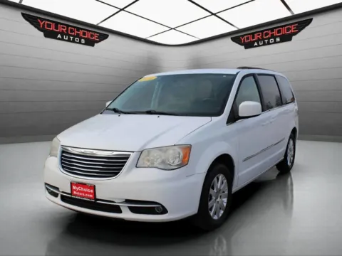 White 2014 Chrysler Town & Country Touring for sale in Elmhurst, IL