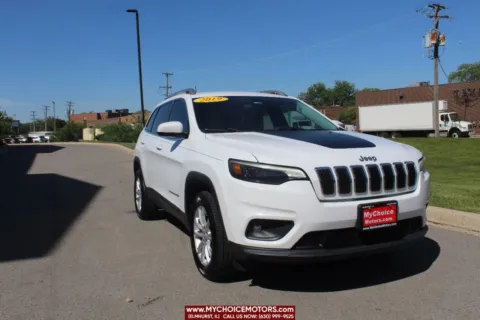 White 2019 Jeep Cherokee Latitude for sale in Elmhurst, IL