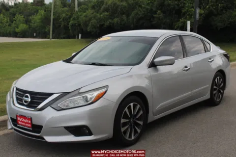 Silver 2016 Nissan Altima 2.5 SV 4dr Sedan for sale in Elmhurst, IL