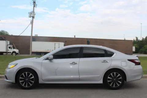 Photos of 2016 Nissan Altima 2.5 SV 4dr Sedan for sale in Elmhurst, IL at My Choice Motors - Elmhurst