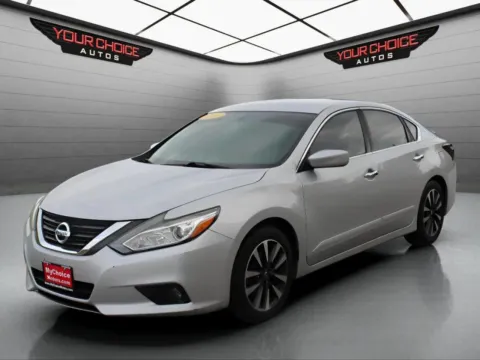 Silver 2016 Nissan Altima 2.5 SV 4dr Sedan for sale in Elmhurst, IL