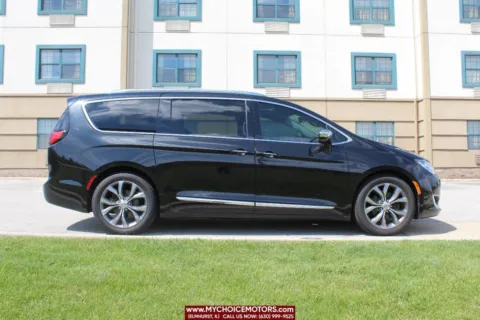 More photos of 2018 Chrysler Pacifica Limited at My Choice Motors - Elmhurst, IL
