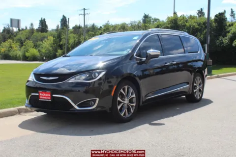 Black 2018 Chrysler Pacifica Limited for sale in Elmhurst, IL