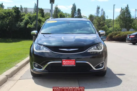 Photos of 2018 Chrysler Pacifica Limited for sale in Elmhurst, IL at My Choice Motors - Elmhurst