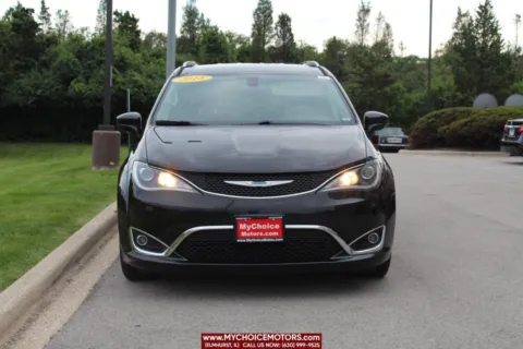 Photos of 2018 Chrysler Pacifica Touring L for sale in Elmhurst, IL at My Choice Motors - Elmhurst