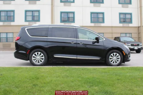 More photos of 2018 Chrysler Pacifica Touring L at My Choice Motors - Elmhurst, IL