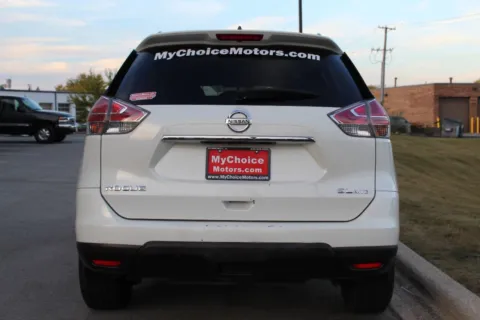 More photos of 2015 Nissan Rogue SL at My Choice Motors - Elmhurst, IL