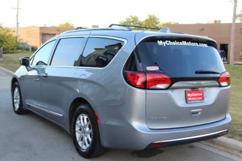 Another view of 2020 Chrysler Pacifica Touring L for sale in Elmhurst, IL at My Choice Motors - Elmhurst