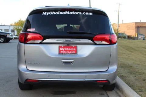More photos of 2020 Chrysler Pacifica Touring L at My Choice Motors - Elmhurst, IL