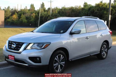 Silver 2018 Nissan Pathfinder SV for sale in Elmhurst, IL