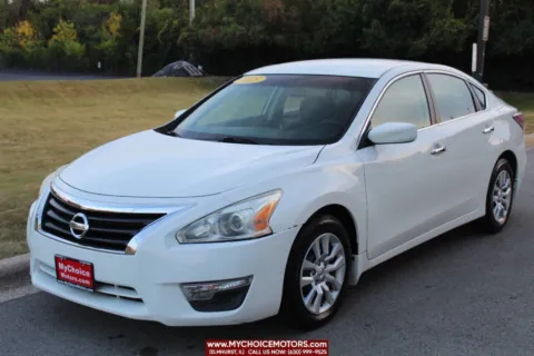 White 2015 Nissan Altima 2.5 S 4dr Sedan for sale in Elmhurst, IL