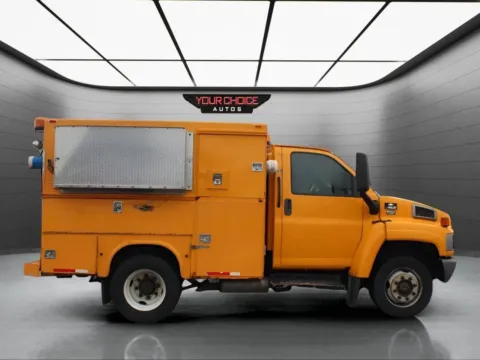 More photos of 2006 Chevrolet CC4500 4X2 2dr Regular Cab 128 224 in. WB at Your Choice Autos - Elgin, IL