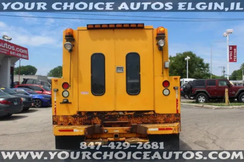 More photos of 2009 Ford Super Duty F-550 DRW 4X2 2dr Regular Cab 140.8 200.8 in. WB at Your Choice Autos - Elgin, IL