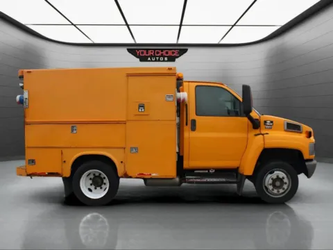 More photos of 2006 Chevrolet CC4500 4X2 2dr Regular Cab 128 224 in. WB at Your Choice Autos - Elgin, IL