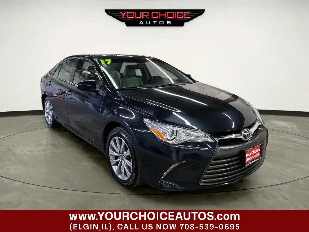 Blue 2017 Toyota Camry XLE 4dr Sedan for sale in Elgin, IL